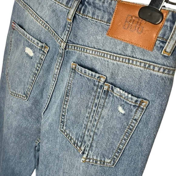 Urban Outfitters BDG Women’s High Rise Raw Hem Distressed Jeans - Picture 8 of 16